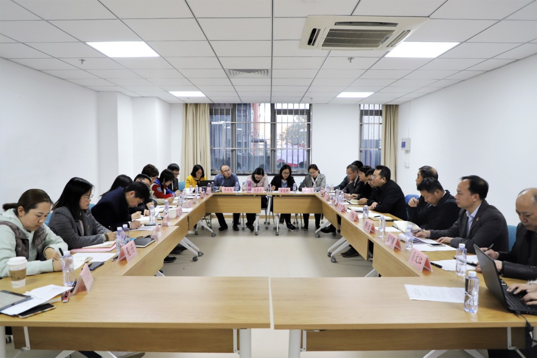 C:\Users\D\Desktop\学校10.30\20191028资产经营公司领导班子赴教育集团开展“不忘初心、牢记使命”主题教育调研\1.jpg